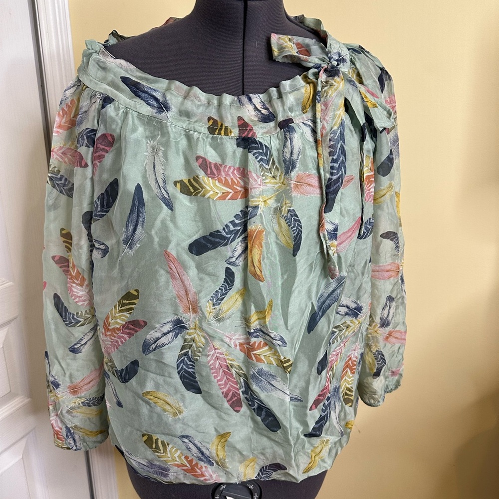 Tendenze viscose and silk feather print on sage green size small